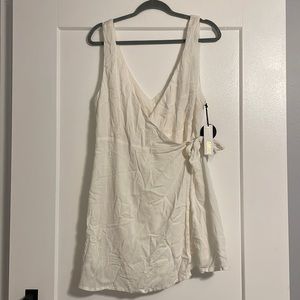 NEVER WORN WITH TAGS SIZE L- AMUSE SOCIETY WRAP DRESS